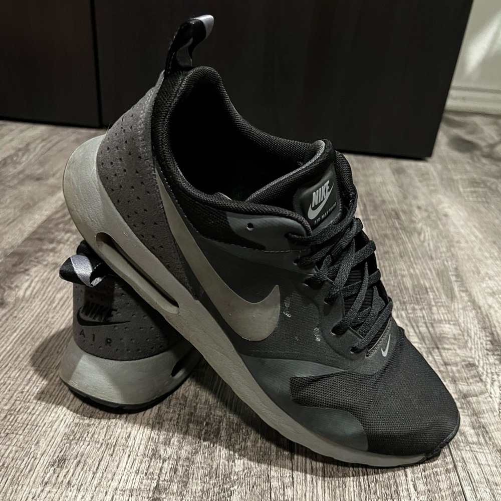 Nike Men’s Air Max Tavas (Size 10)